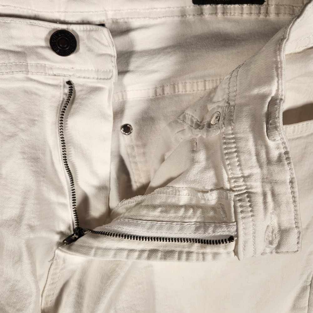 Buffalo David Bitton Evan-X Shorts Mens 36 White Excellent Stretch Denim - Picture 5 of 11